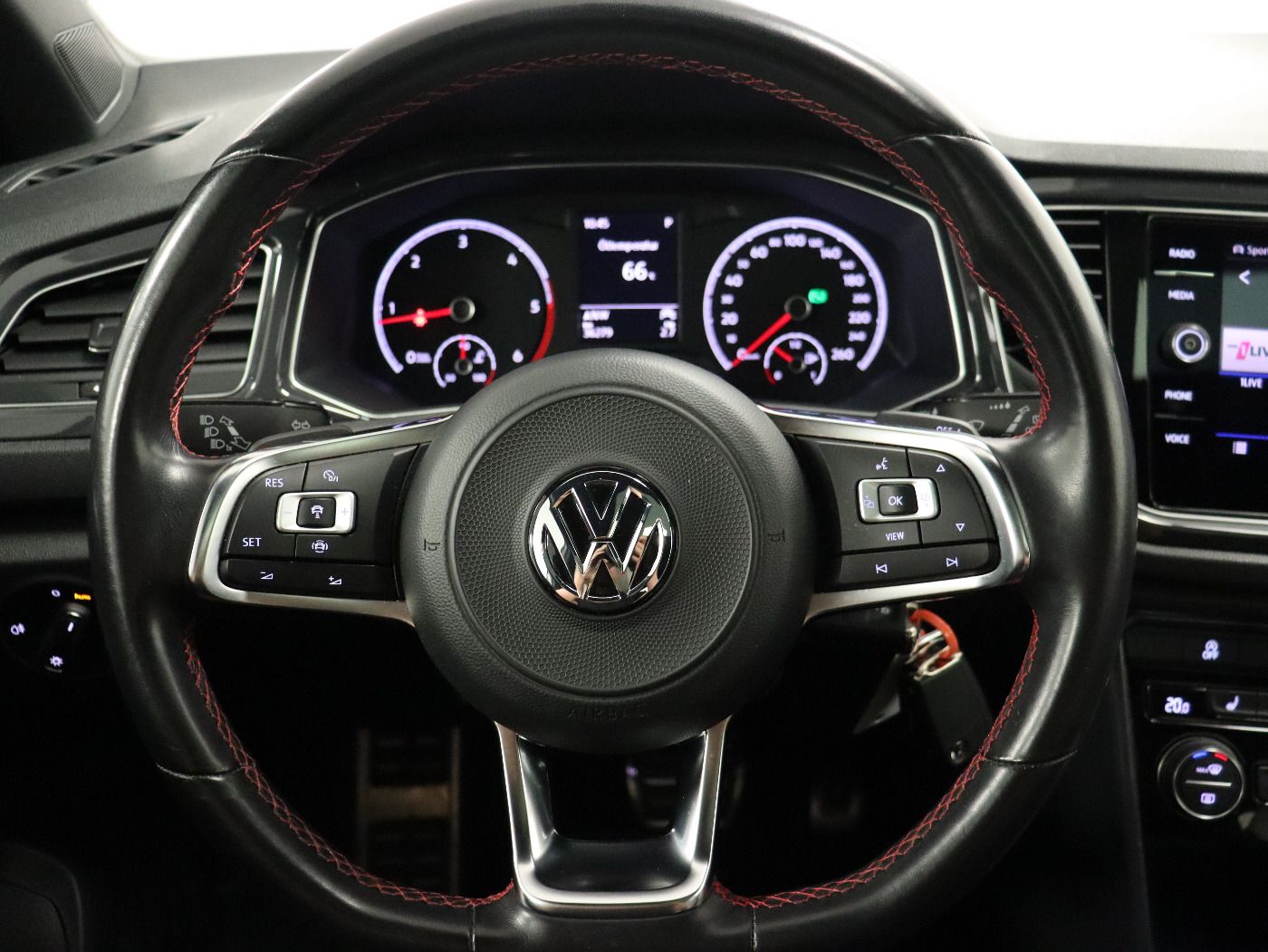 Fahrzeugabbildung Volkswagen T-Roc 2.0 TDI 4M DSG Sport Navi Pano Standhzg