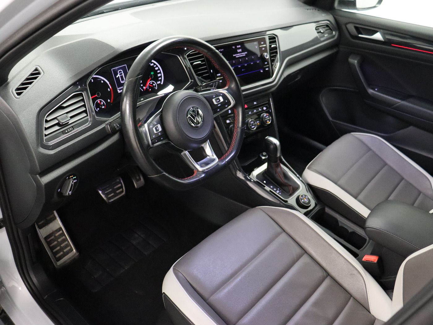 Fahrzeugabbildung Volkswagen T-Roc 2.0 TDI 4M DSG Sport Navi Pano Standhzg