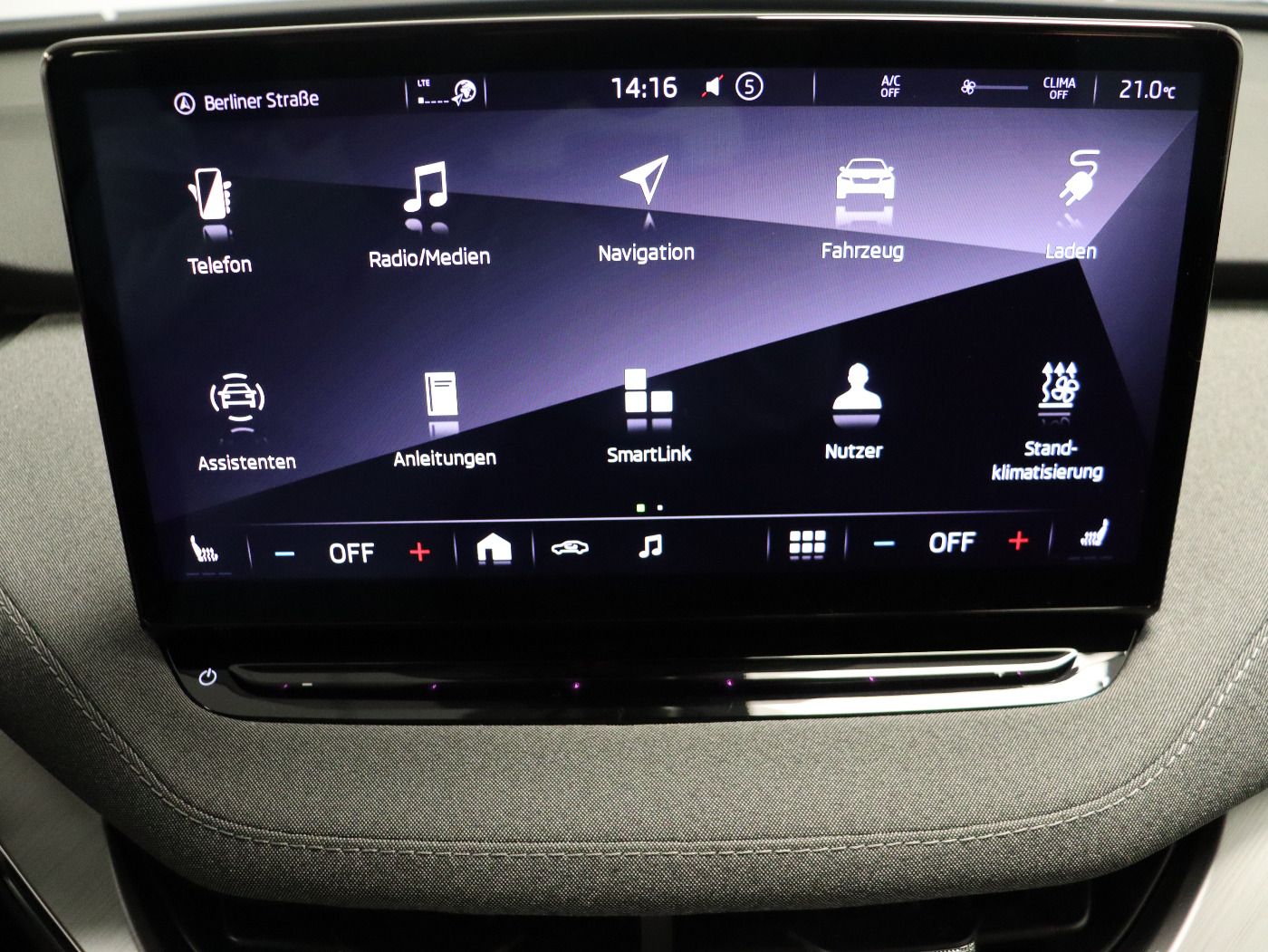 Fahrzeugabbildung SKODA Enyaq iV 80 |FLA|el.Heck|KeyLess|LM|Sport|Navi