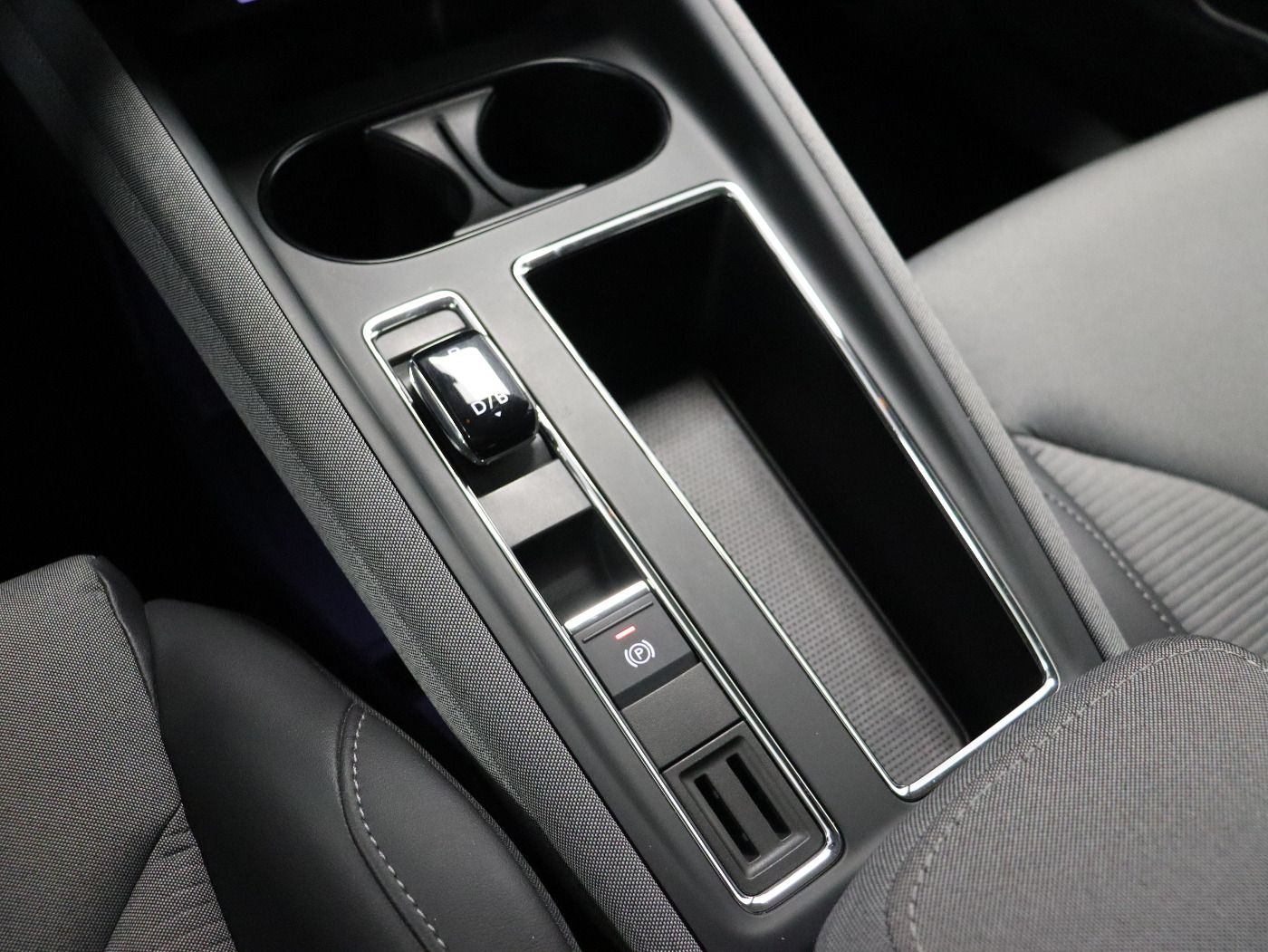 Fahrzeugabbildung SKODA Enyaq iV 80 |FLA|el.Heck|KeyLess|LM|Sport|Navi
