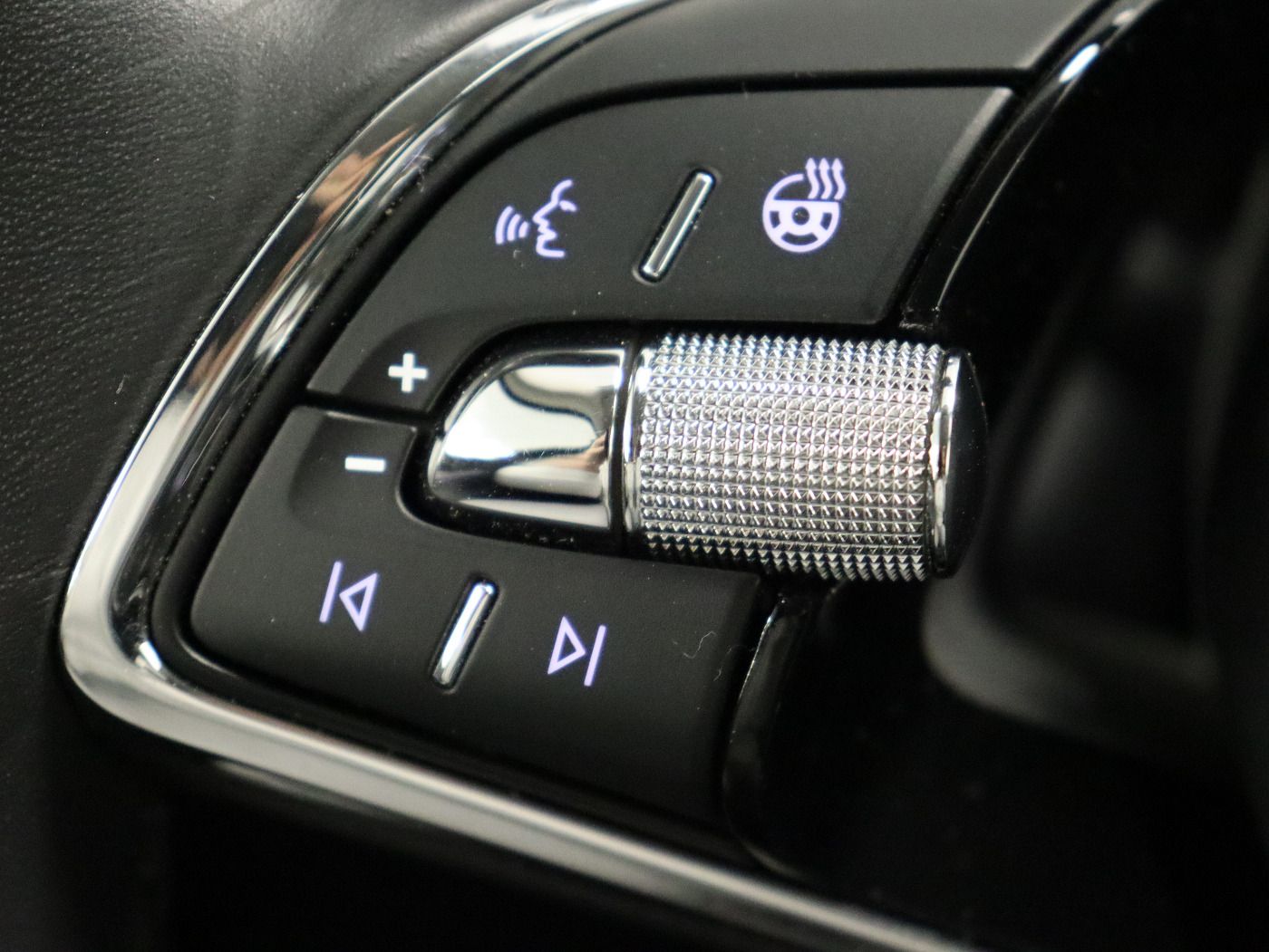 Fahrzeugabbildung SKODA Enyaq iV 80 |FLA|el.Heck|KeyLess|LM|Sport|Navi