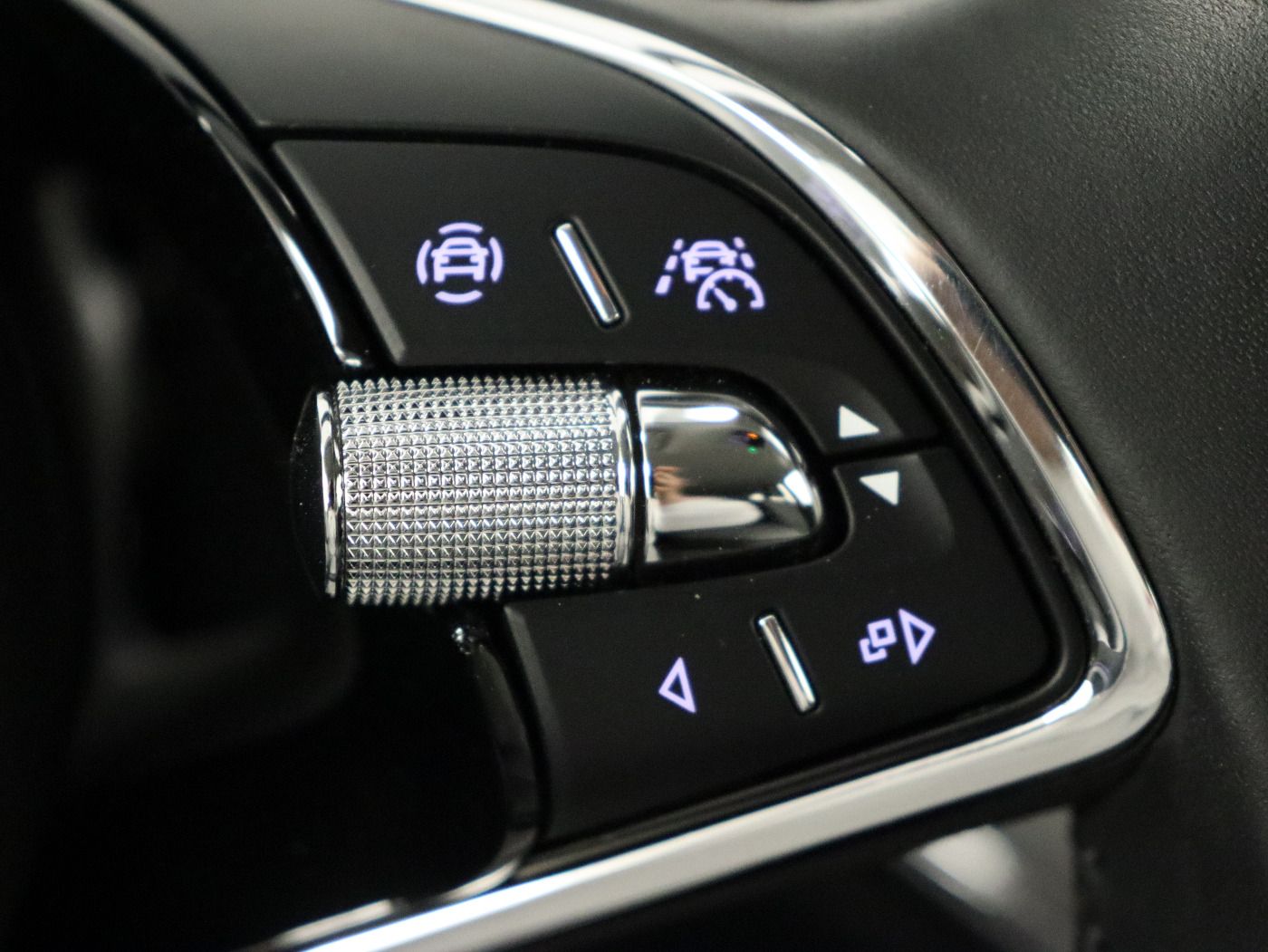 Fahrzeugabbildung SKODA Enyaq iV 80 |FLA|el.Heck|KeyLess|LM|Sport|Navi