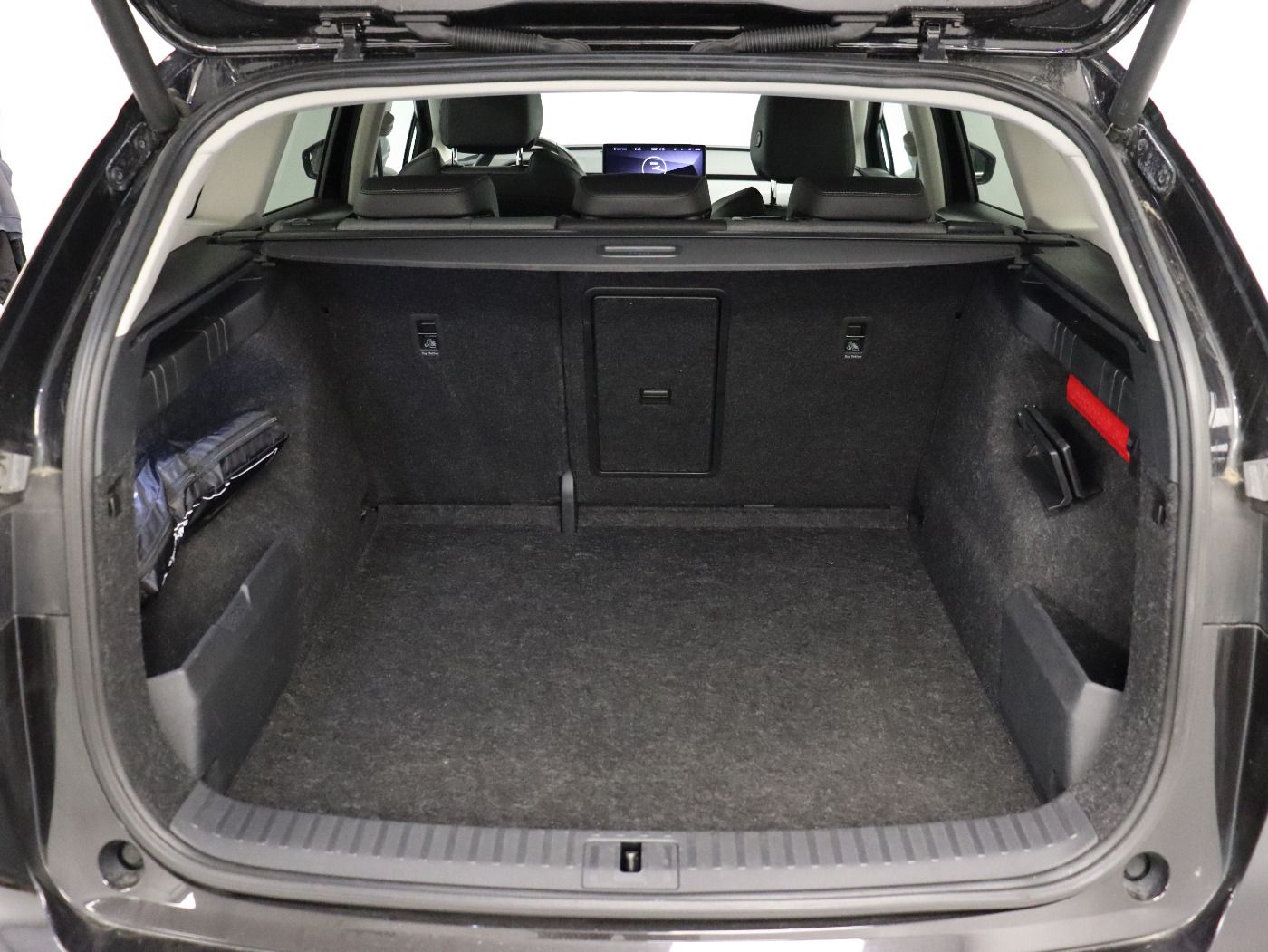 Fahrzeugabbildung SKODA Enyaq iV 80 |FLA|el.Heck|KeyLess|LM|Sport|Navi