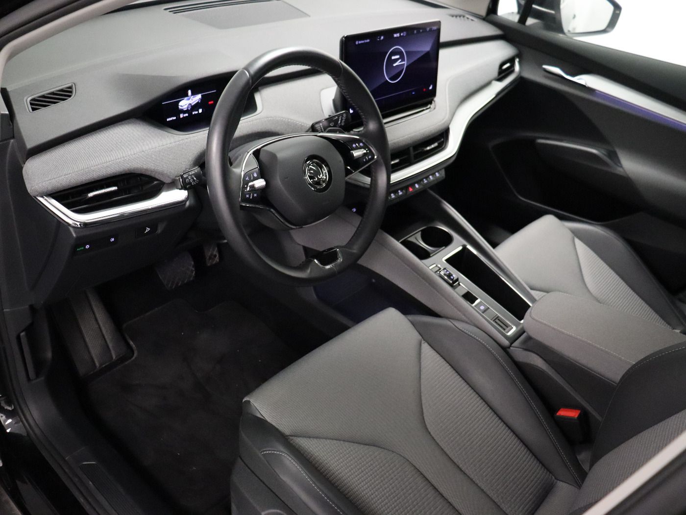Fahrzeugabbildung SKODA Enyaq iV 80 |FLA|el.Heck|KeyLess|LM|Sport|Navi