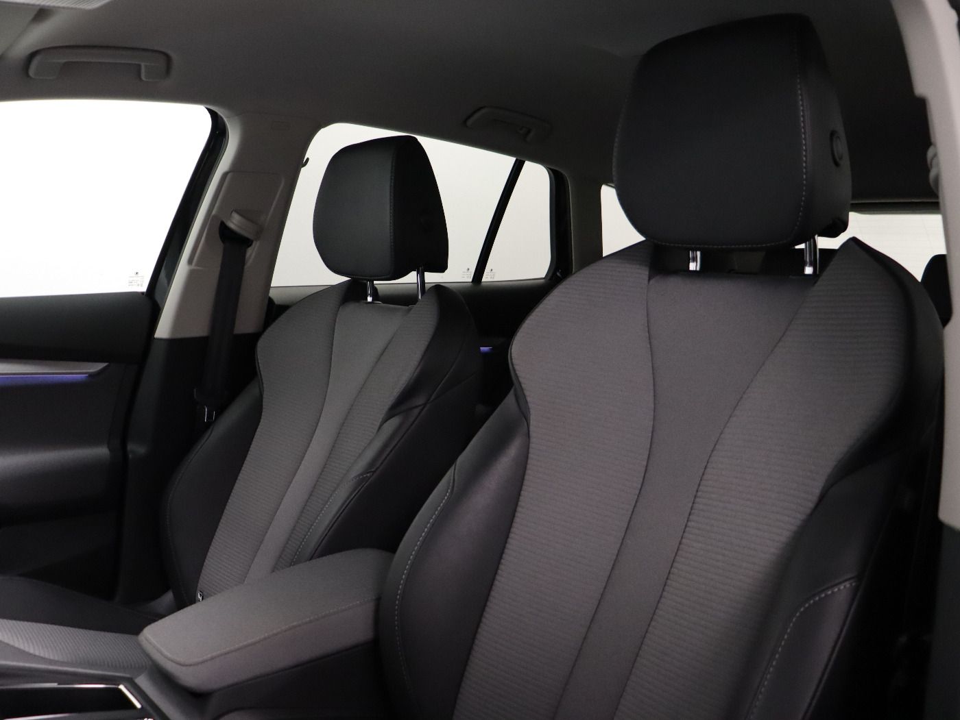 Fahrzeugabbildung SKODA Enyaq iV 80 |FLA|el.Heck|KeyLess|LM|Sport|Navi