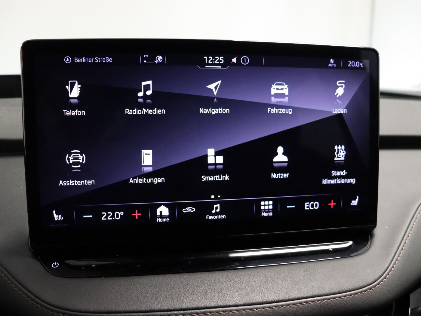 Fahrzeugabbildung SKODA Enyaq iV 80 Suite |FLA|ACC|WPumpe|HUD|SpurH|LED