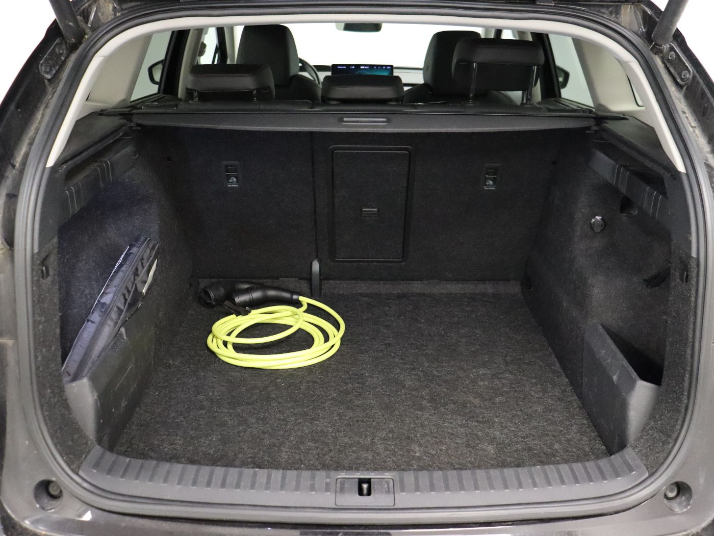 Fahrzeugabbildung SKODA Enyaq iV 80 Suite |FLA|ACC|WPumpe|HUD|SpurH|LED