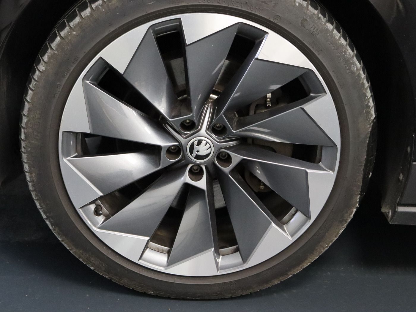 Fahrzeugabbildung SKODA Enyaq iV 80 Suite |FLA|ACC|WPumpe|HUD|SpurH|LED