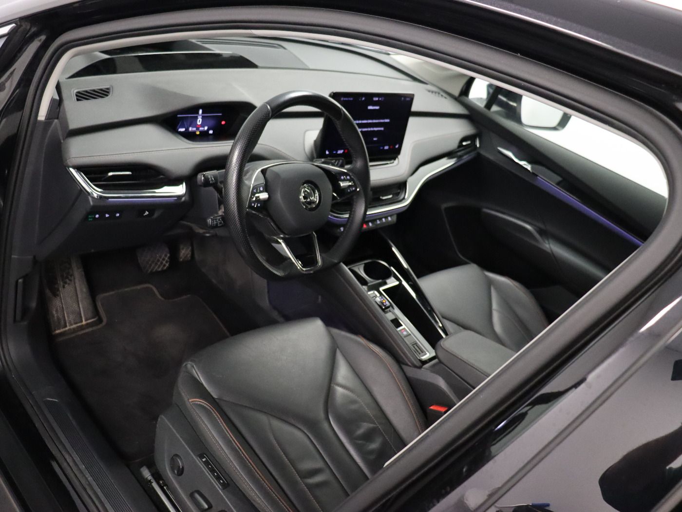 Fahrzeugabbildung SKODA Enyaq iV 80 Suite |FLA|ACC|WPumpe|HUD|SpurH|LED