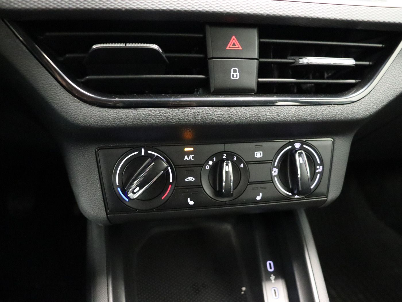 Fahrzeugabbildung SKODA Kamiq 1.0TSI Active |W-Paket|PDC|SpurH|FLA
