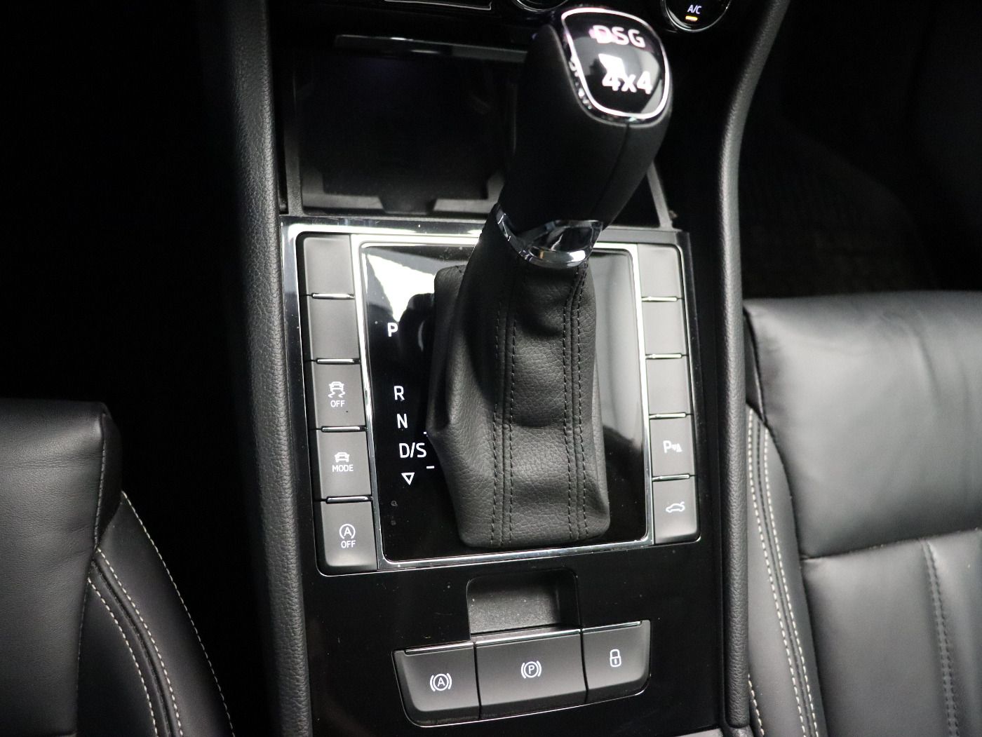Fahrzeugabbildung SKODA Superb Combi 2.0 TDI 4x4 DSG Laurin & Klement L&