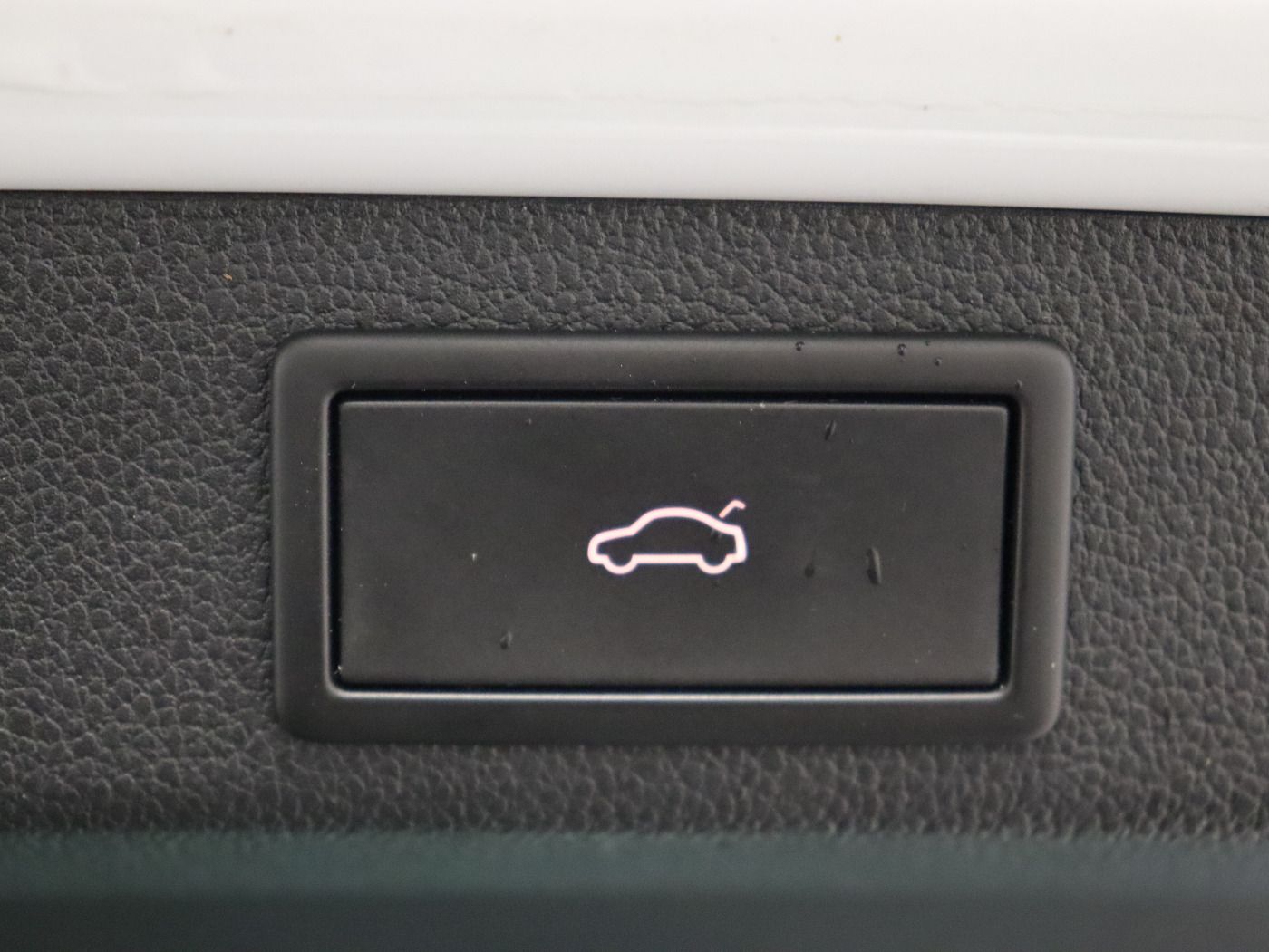 Fahrzeugabbildung SKODA Superb Combi 2.0 TDI 4x4 DSG Laurin & Klement L&