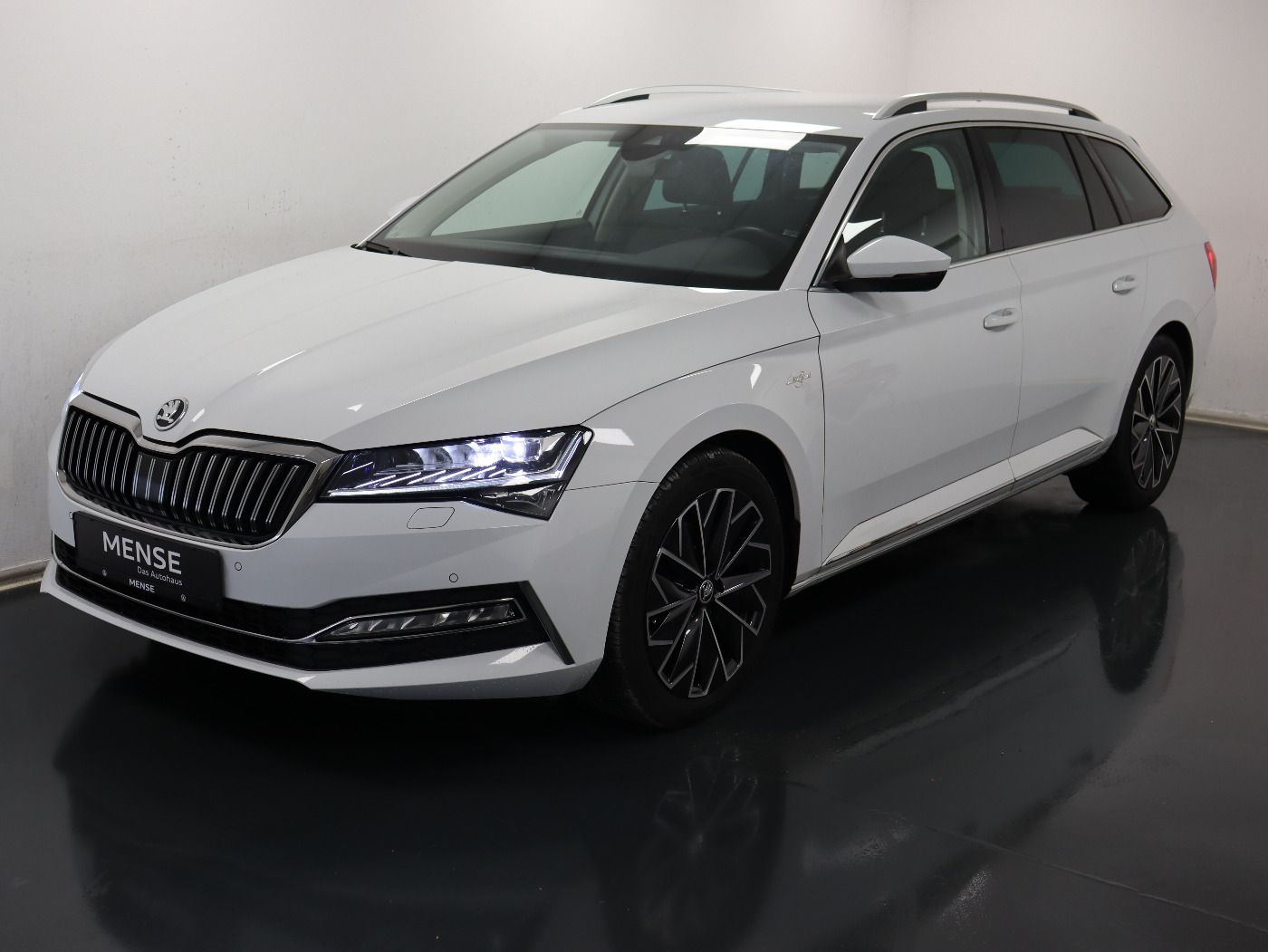 Fahrzeugabbildung SKODA Superb Combi 2.0 TDI 4x4 DSG Laurin & Klement L&
