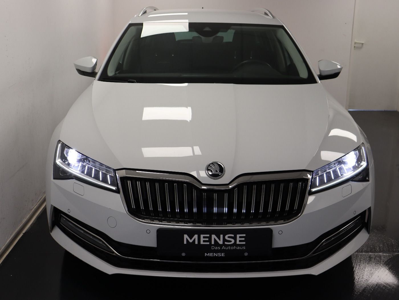 Fahrzeugabbildung SKODA Superb Combi 2.0 TDI 4x4 DSG Laurin & Klement L&