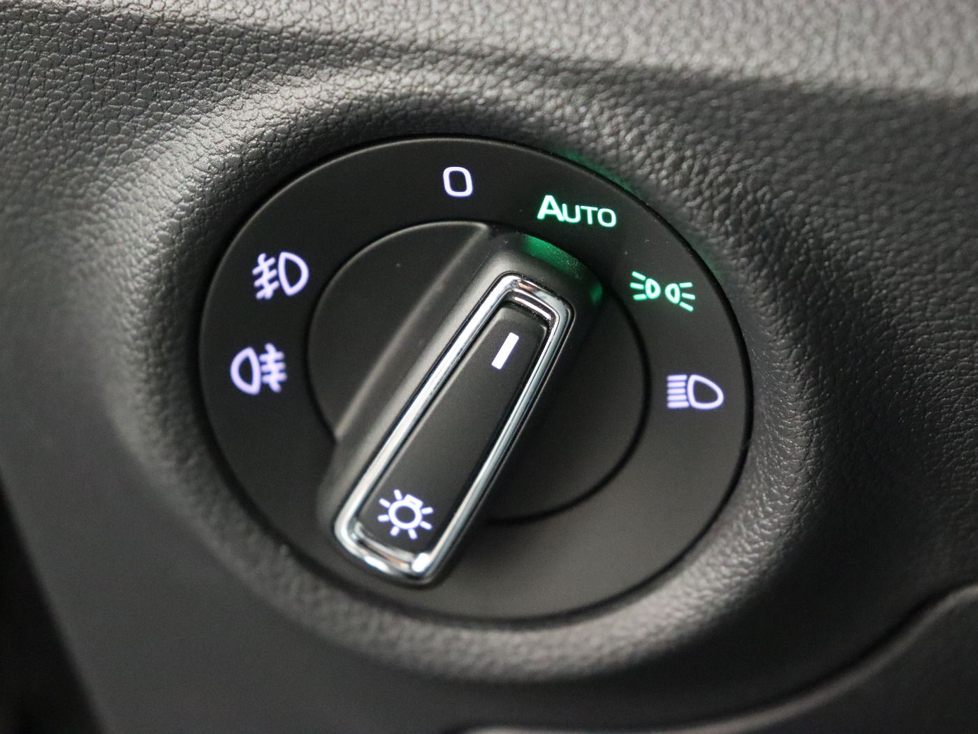 Fahrzeugabbildung SKODA Kamiq 1.5 TSI DSG Monte Carlo |Pano|LED|SpurH|LM