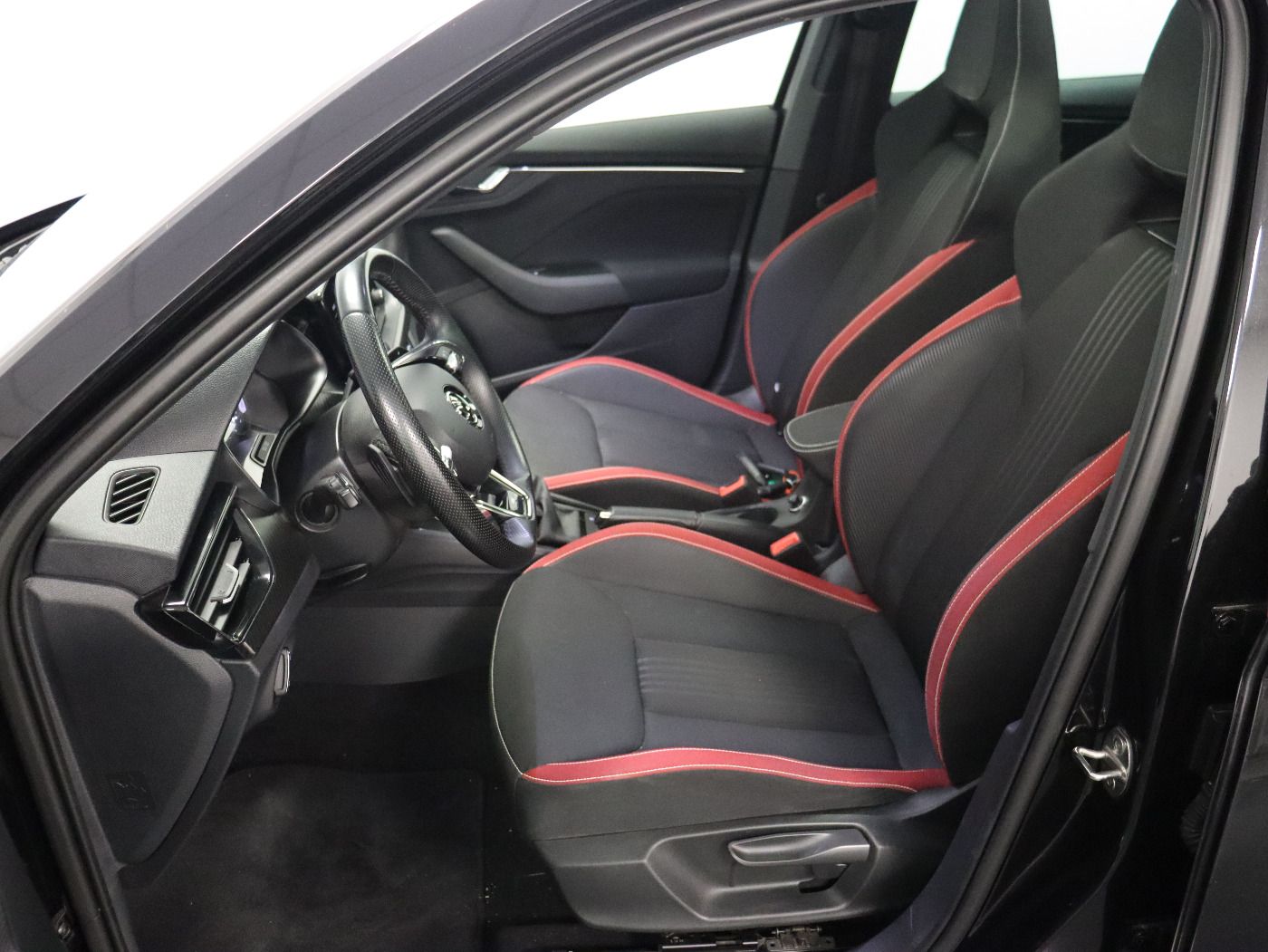 Fahrzeugabbildung SKODA Kamiq 1.5 TSI DSG Monte Carlo |Pano|LED|SpurH|LM