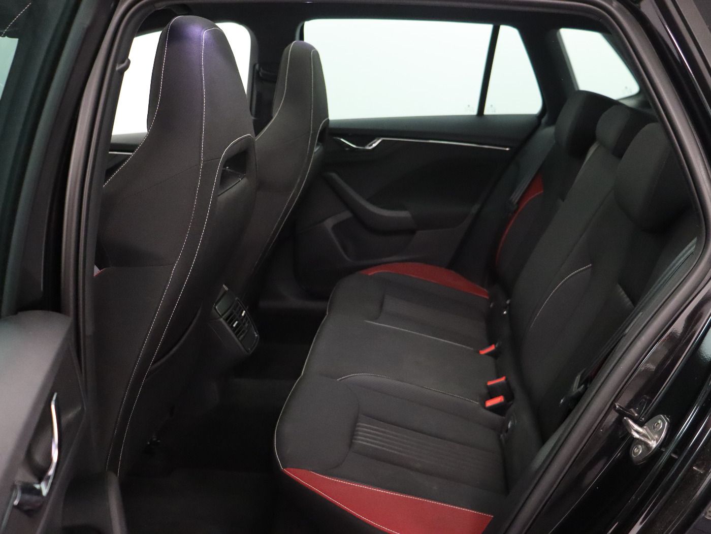 Fahrzeugabbildung SKODA Kamiq 1.5 TSI DSG Monte Carlo |Pano|LED|SpurH|LM