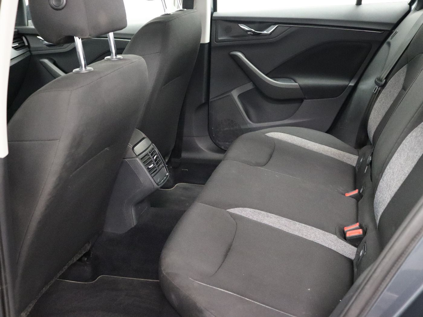 Fahrzeugabbildung SKODA Scala 1.0 TSI Active Cool Plus |W-Paket|PDC|FLA