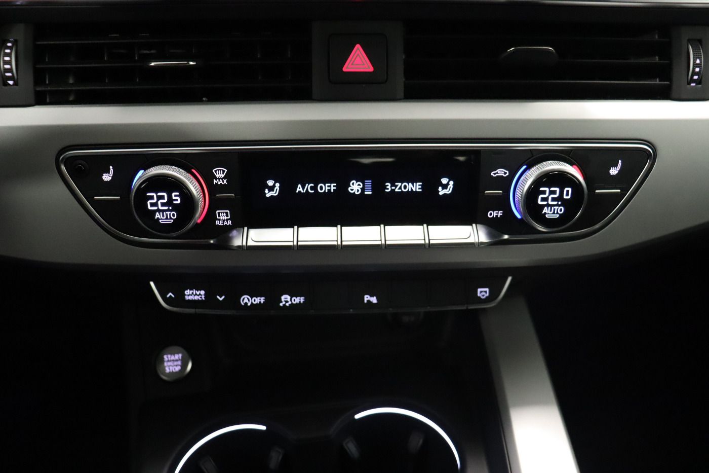 Fahrzeugabbildung Audi A4 Avant 40 TDI quattro S tronic advanced |Pano
