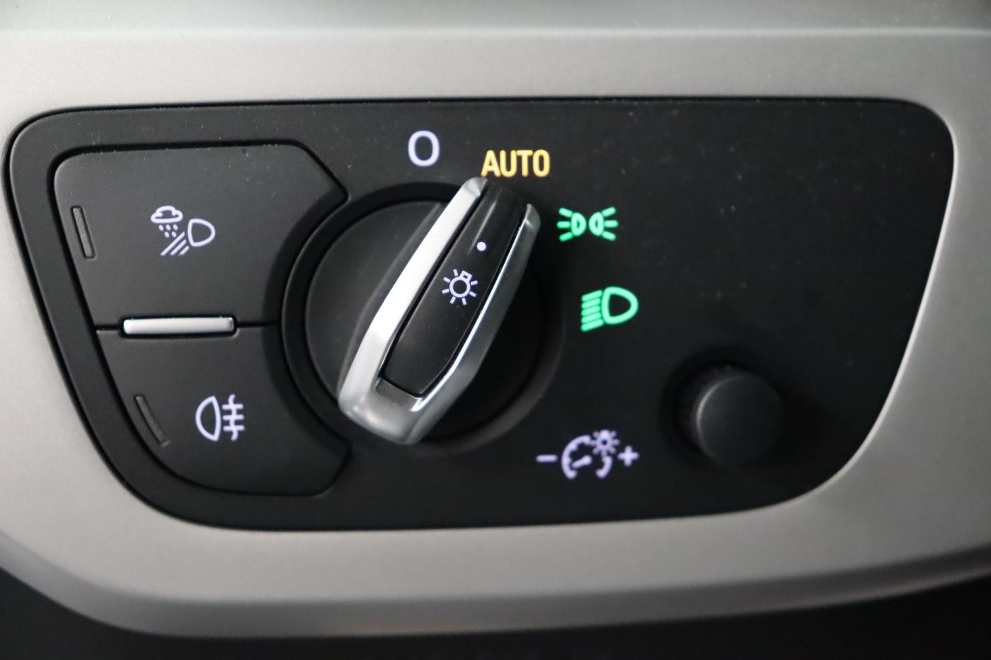 Fahrzeugabbildung Audi A4 Avant 40 TDI quattro S tronic advanced |Pano