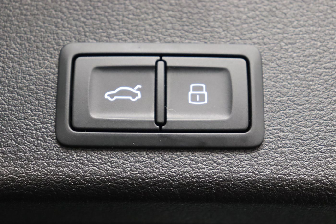 Fahrzeugabbildung Audi A4 Avant 40 TDI quattro S tronic advanced |Pano