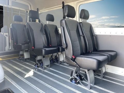 Fahrzeugabbildung Volkswagen Crafter Kombi Rollstuhlrampe |STH|CarPlay
