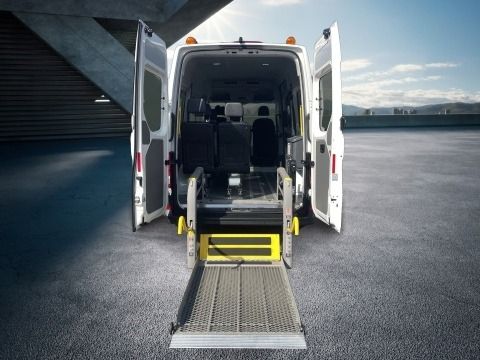 Fahrzeugabbildung Volkswagen Crafter Kombi Rollstuhlrampe |STH|CarPlay