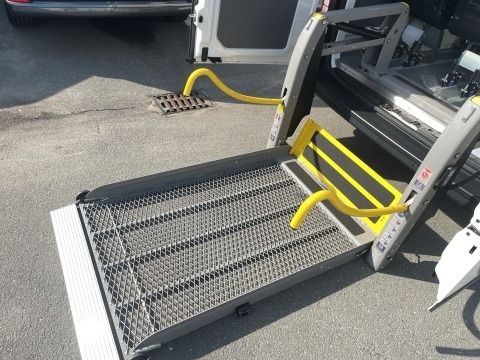 Fahrzeugabbildung Volkswagen Crafter Kombi Rollstuhlrampe |STH|CarPlay