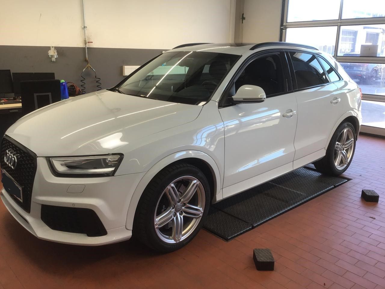 Fahrzeugabbildung Audi RS Q3 2.5 TFSI quattro tiptronic |SD|FLA|LM|PDC
