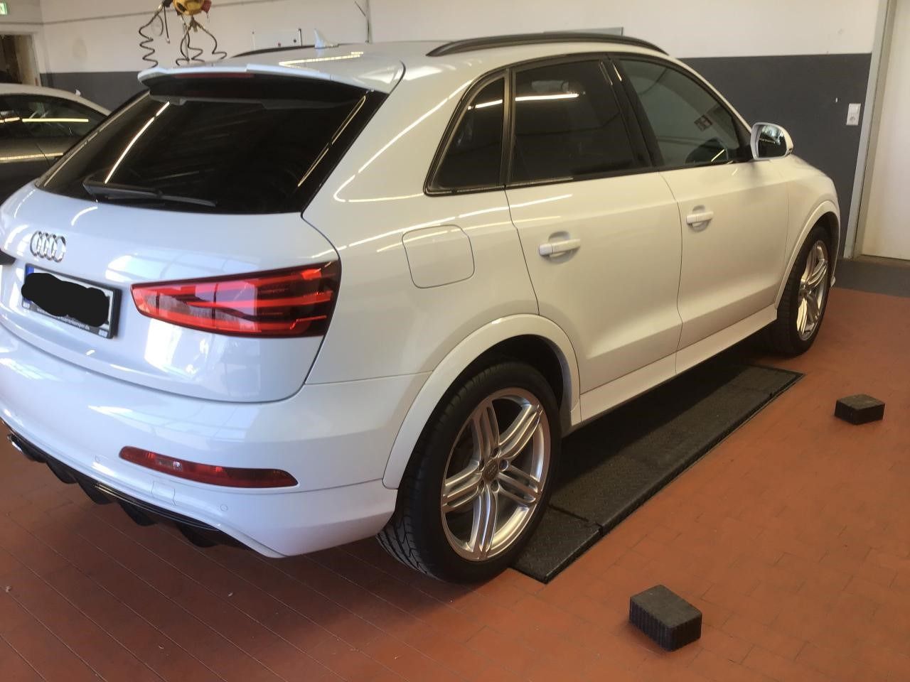 Fahrzeugabbildung Audi RS Q3 2.5 TFSI quattro tiptronic |SD|FLA|LM|PDC