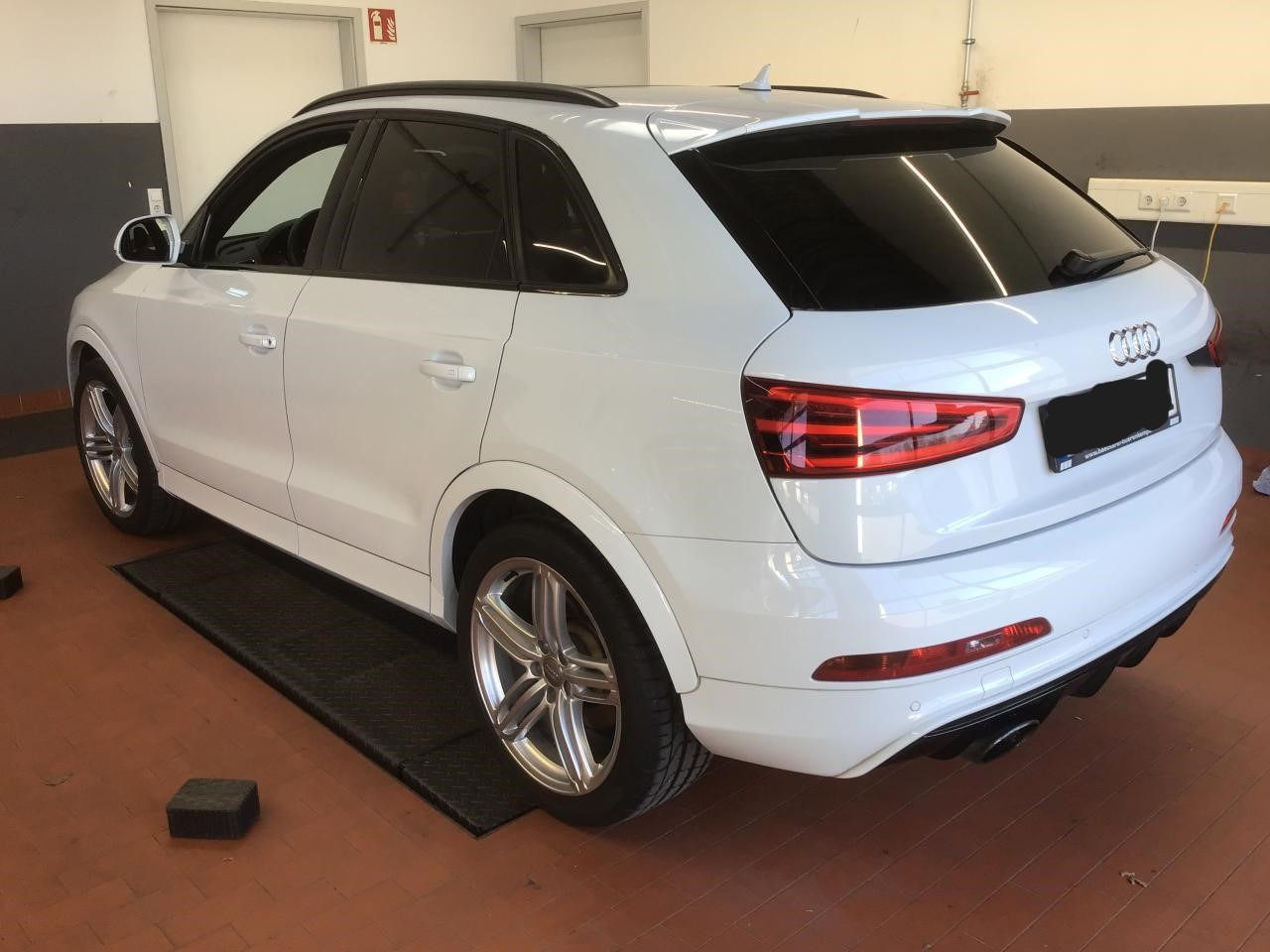 Fahrzeugabbildung Audi RS Q3 2.5 TFSI quattro tiptronic |SD|FLA|LM|PDC