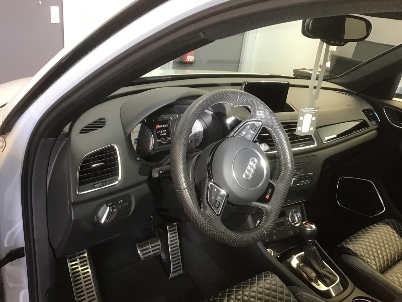 Fahrzeugabbildung Audi RS Q3 2.5 TFSI quattro tiptronic |SD|FLA|LM|PDC