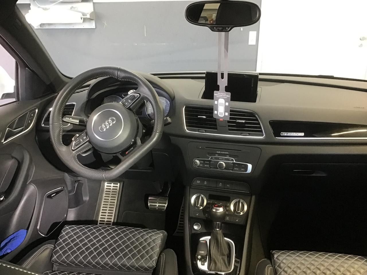 Fahrzeugabbildung Audi RS Q3 2.5 TFSI quattro tiptronic |SD|FLA|LM|PDC