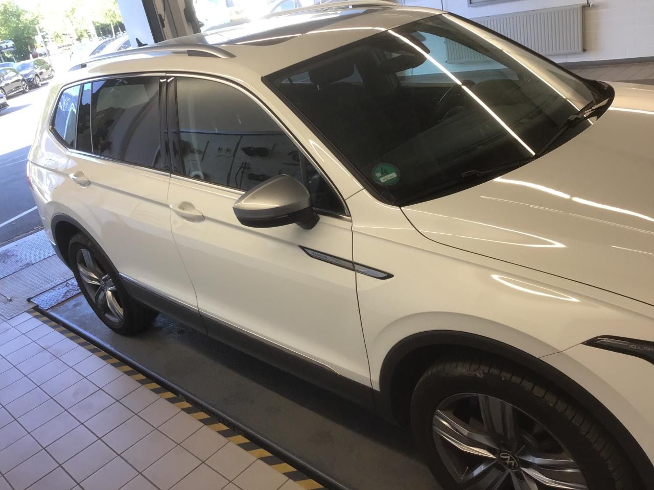 Fahrzeugabbildung Volkswagen Tiguan Allspace 2.0 TDI 4 Motion DSG Elegance