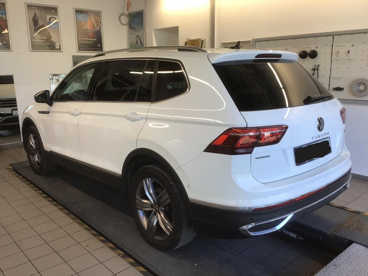 Fahrzeugabbildung Volkswagen Tiguan Allspace 2.0 TDI 4 Motion DSG Elegance