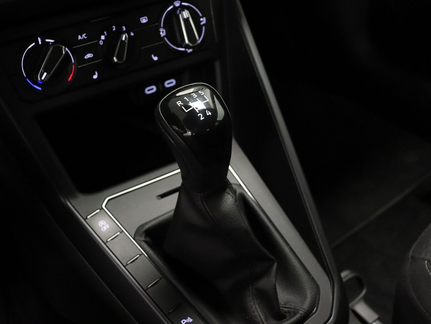 Fahrzeugabbildung Volkswagen Taigo 1.0 TSI |VirtualCP|CarPlay|SHZG|LaneAss