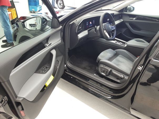 Fahrzeugabbildung Volkswagen Passat Variant 1.5 eTSI Hybrid DSG |AHK|Massage