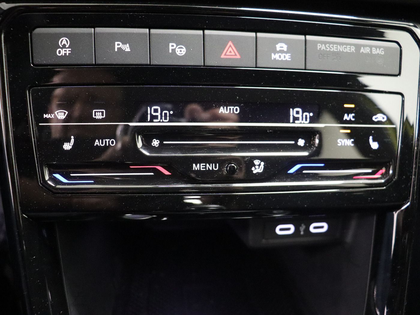 Fahrzeugabbildung Volkswagen T-CROSS 1.5 TSI DSG R-line |Matrix|ACC|VirtualCP