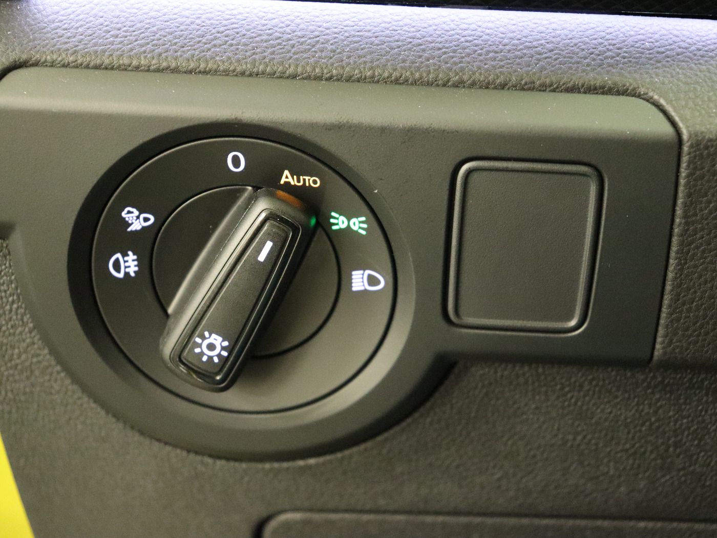 Fahrzeugabbildung Volkswagen T-CROSS 1.5 TSI DSG R-line |Matrix|ACC|VirtualCP