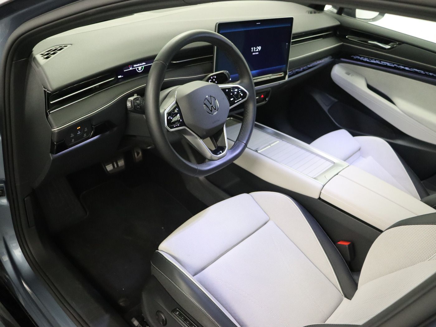 Fahrzeugabbildung Volkswagen ID.7 Tourer Pro |AHK|4xSHZG|Massage|Navi|ACC|h/k
