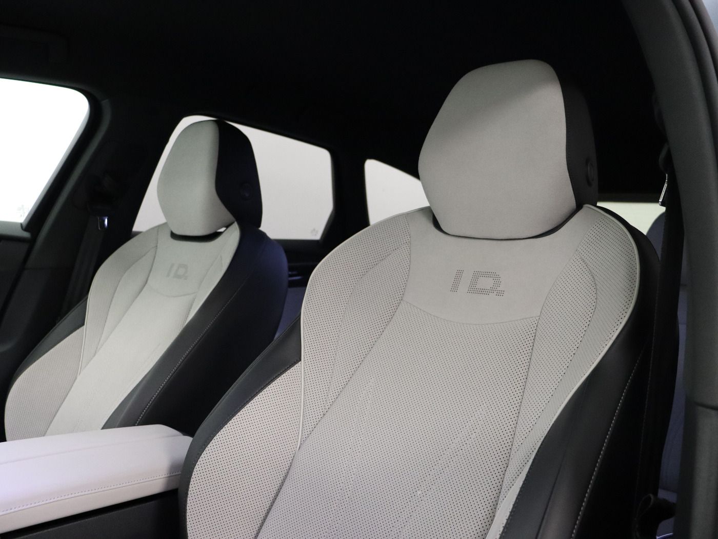 Fahrzeugabbildung Volkswagen ID.7 Tourer Pro |AHK|4xSHZG|Massage|Navi|ACC|h/k