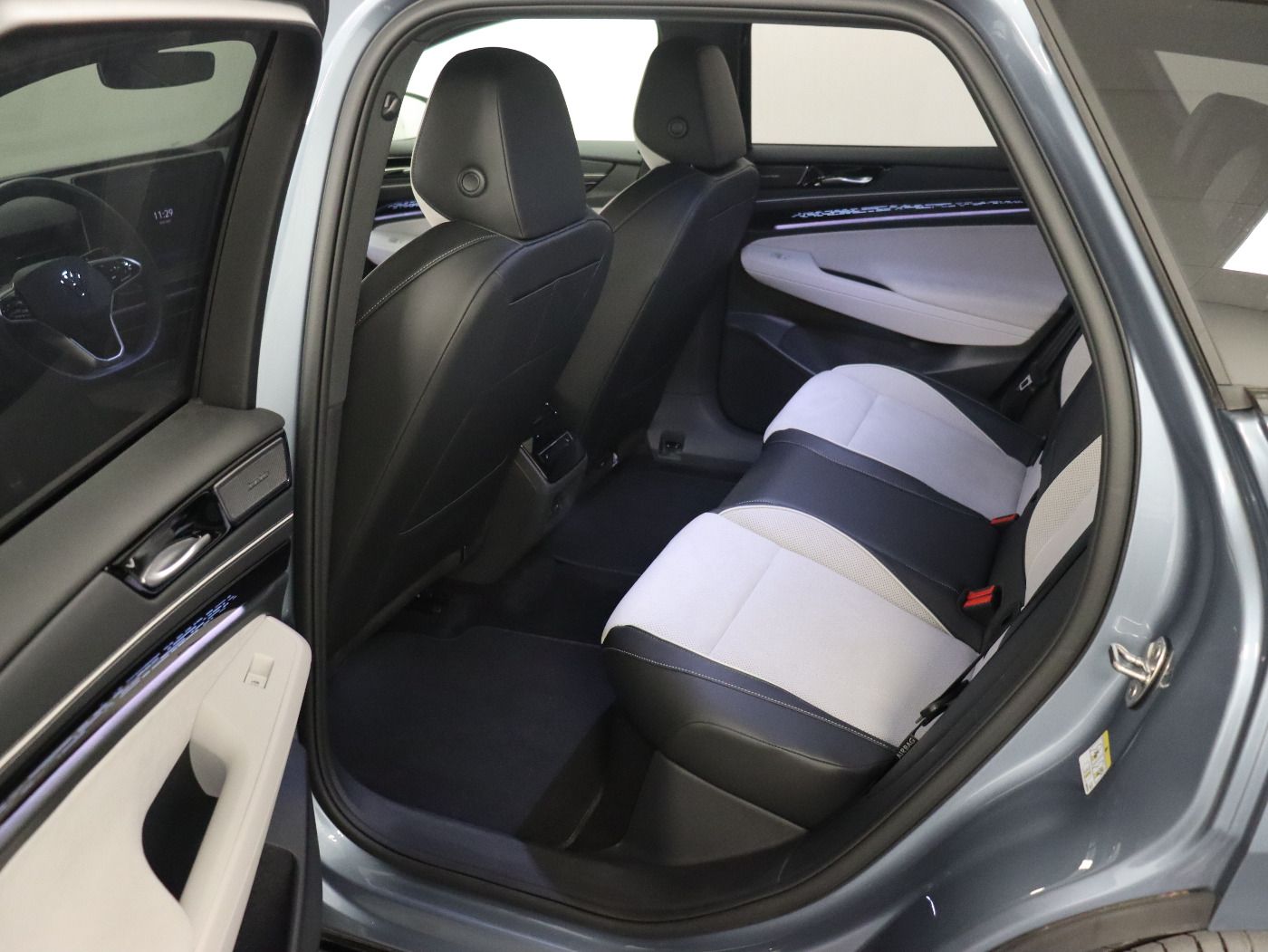 Fahrzeugabbildung Volkswagen ID.7 Tourer Pro |AHK|4xSHZG|Massage|Navi|ACC|h/k