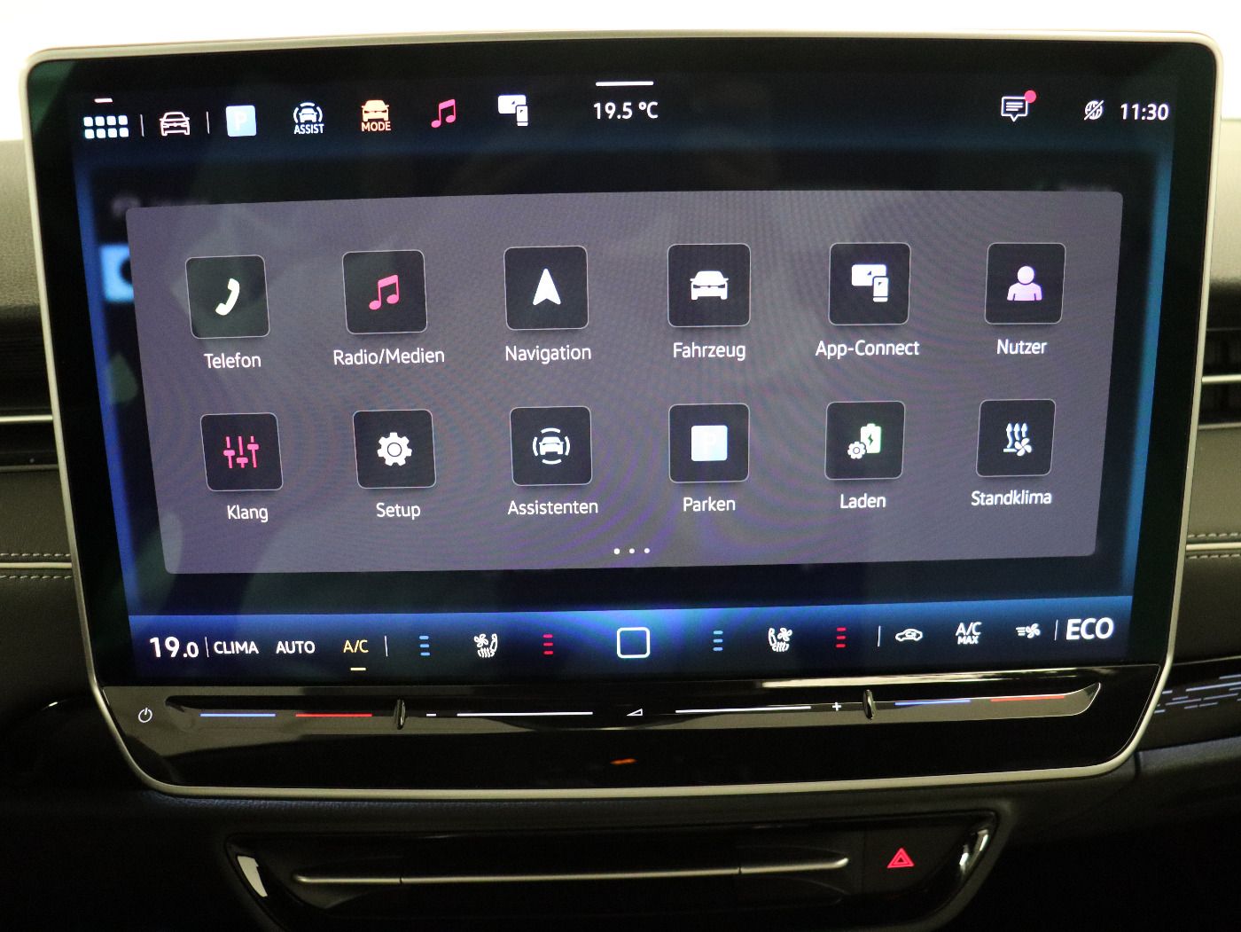 Fahrzeugabbildung Volkswagen ID.7 Tourer Pro |AHK|4xSHZG|Massage|Navi|ACC|h/k