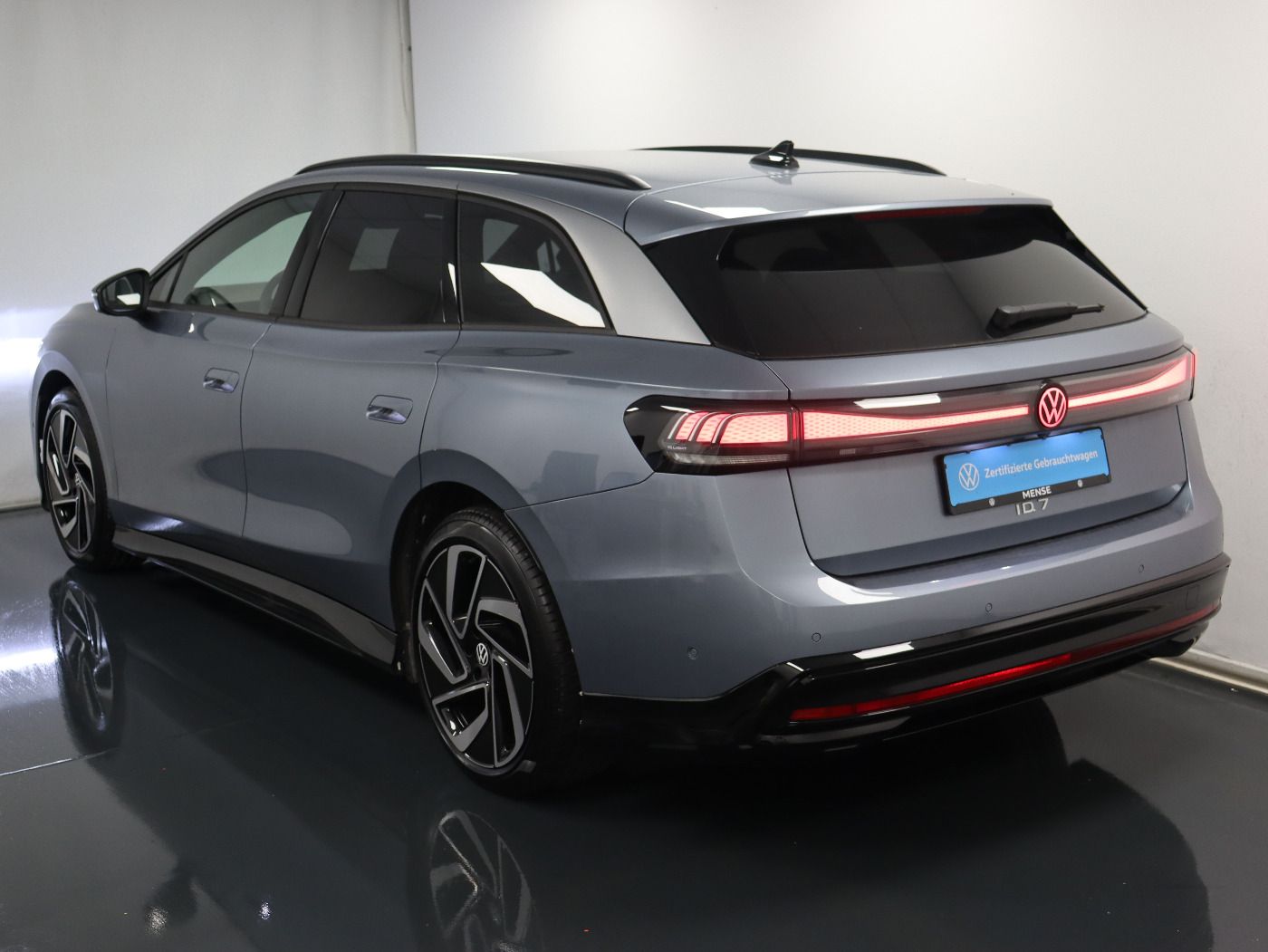 Fahrzeugabbildung Volkswagen ID.7 Tourer Pro |AHK|4xSHZG|Massage|Navi|ACC|h/k