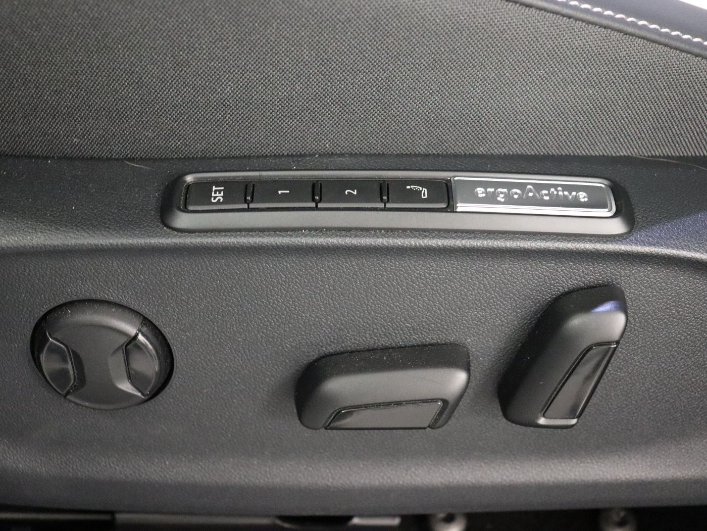 Fahrzeugabbildung Volkswagen ID.7 Tourer Pro |AHK|4xSHZG|Massage|Navi|ACC|h/k