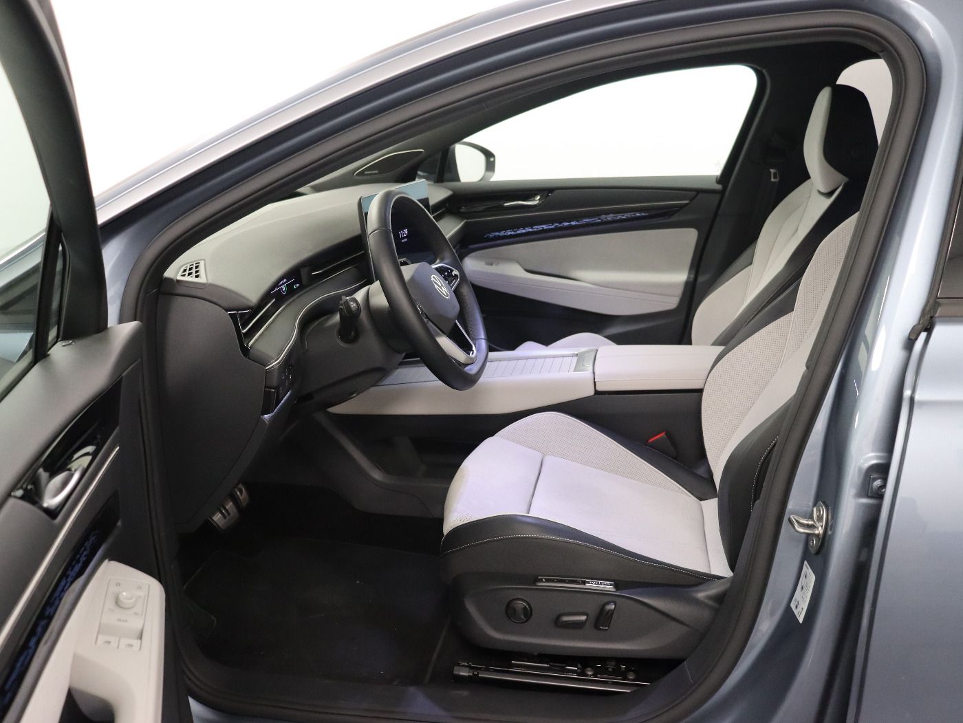 Fahrzeugabbildung Volkswagen ID.7 Tourer Pro |AHK|4xSHZG|Massage|Navi|ACC|h/k