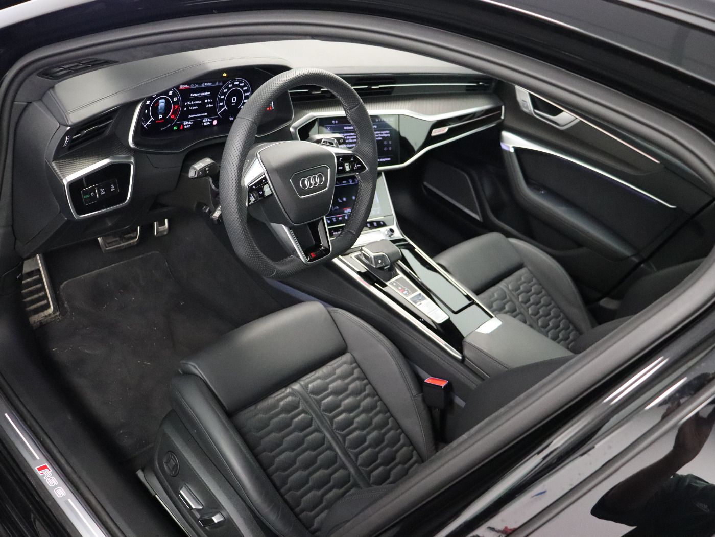 Fahrzeugabbildung Audi RS 6 Avant 4.0 TFSI Quattro tiptronic performanc