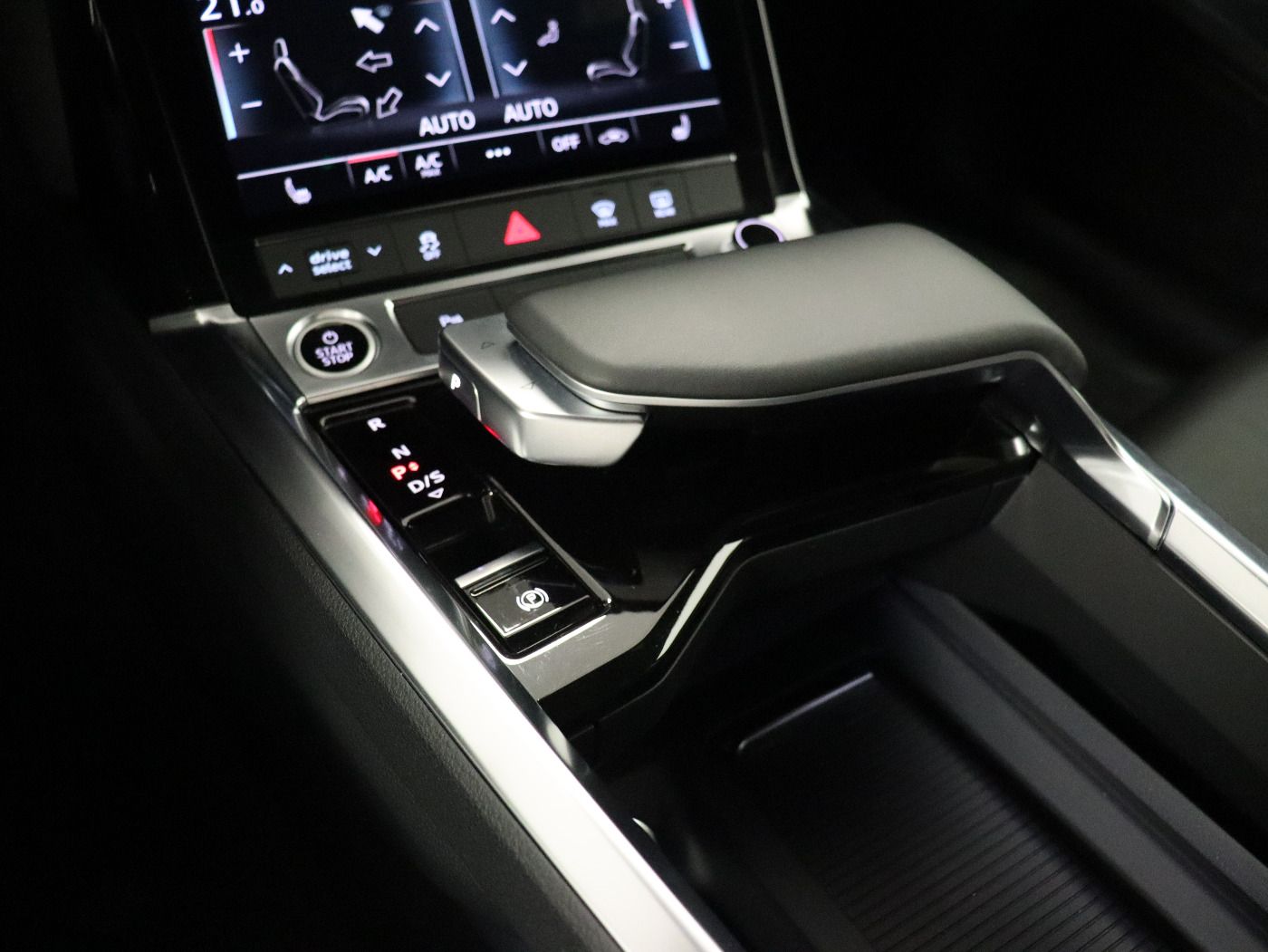 Fahrzeugabbildung Audi Q8 e-tron 55 quattro advanced |Matrix|Luft|LED