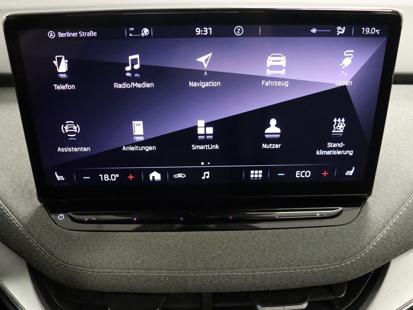 Fahrzeugabbildung SKODA Enyaq |AHK|FLA|ACC|elSitz|Navi|W-Paket|LaneAss