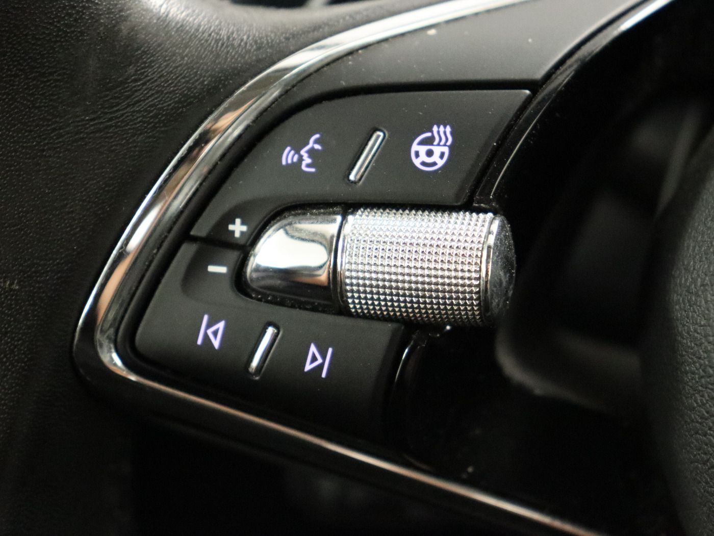 Fahrzeugabbildung SKODA Enyaq |AHK|FLA|ACC|elSitz|Navi|W-Paket|LaneAss